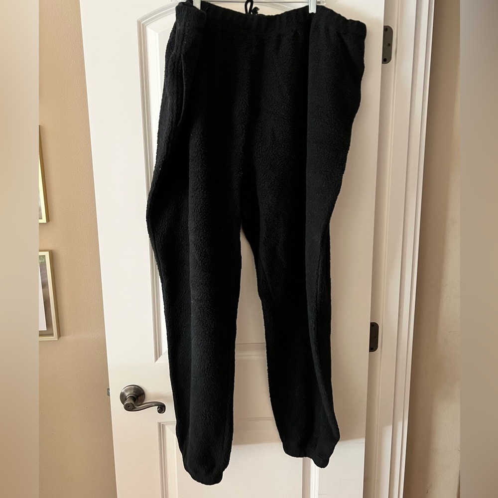 GOOD AMERICAN plus size Sherpa boyfriend sweats